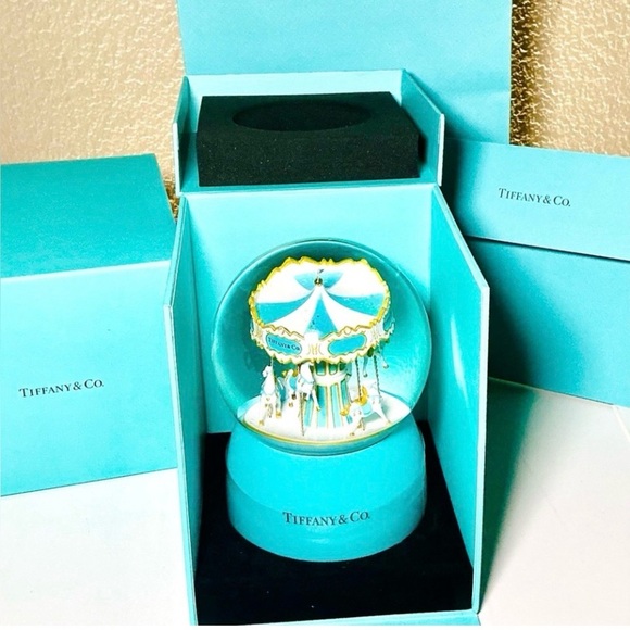 Tiffany & Co. Carousel Musical Snow Globe — Brand New in Box (Novelty Gift) - Picture 8 of 9